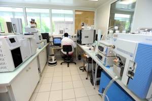 Salle d'analyses chromatographiques